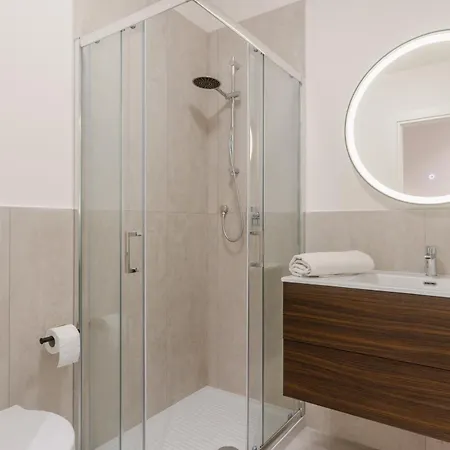 Bright & Modern 4 Bedrooms In Center * فلورنس