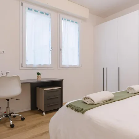 Bright & Modern 4 Bedrooms In Center * فلورنس