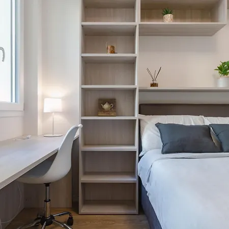 Bright & Modern 4 Bedrooms In Center فلورنس