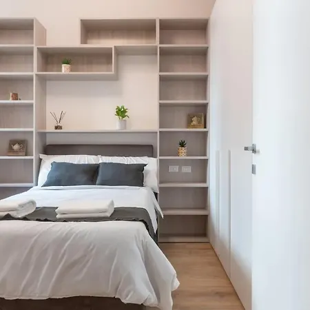 Bright & Modern 4 Bedrooms In Center *