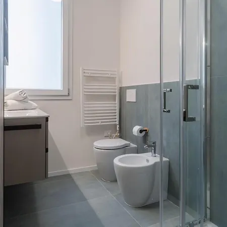 Bright & Modern 4 Bedrooms In Center *