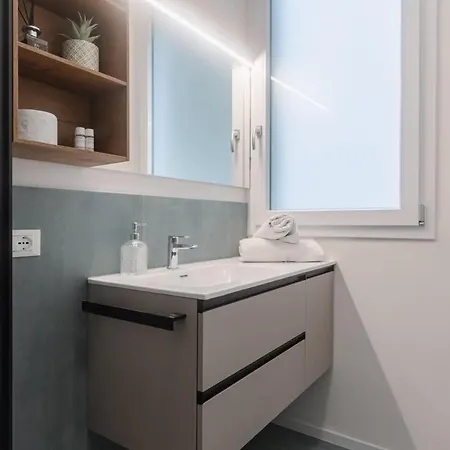 Bright & Modern 4 Bedrooms In Center